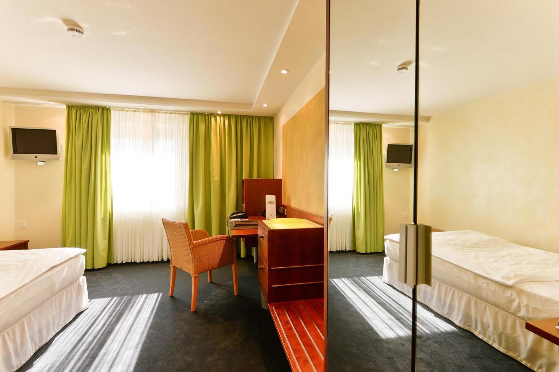 Hotel Adler אספרג מראה חיצוני תמונה